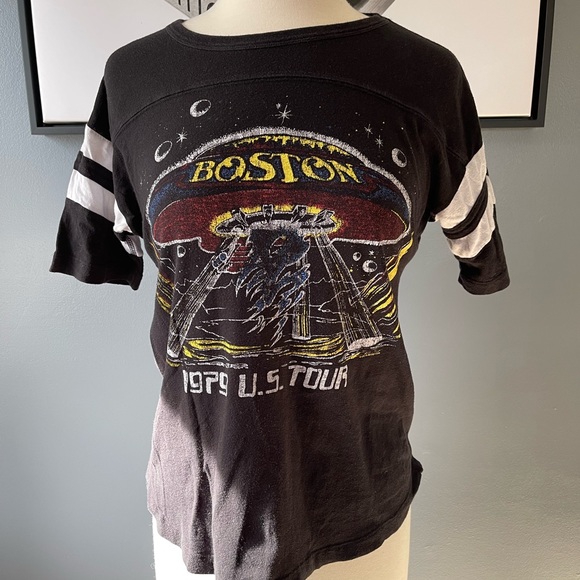 Forever 21 T-Shirt - Picture 2 of 3